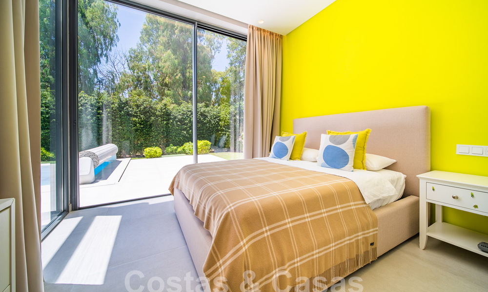 Vrijstaande luxevilla te koop in een afgesloten villacomplex in het hartje van de New Golden Mile tussen Marbella en Estepona 53834