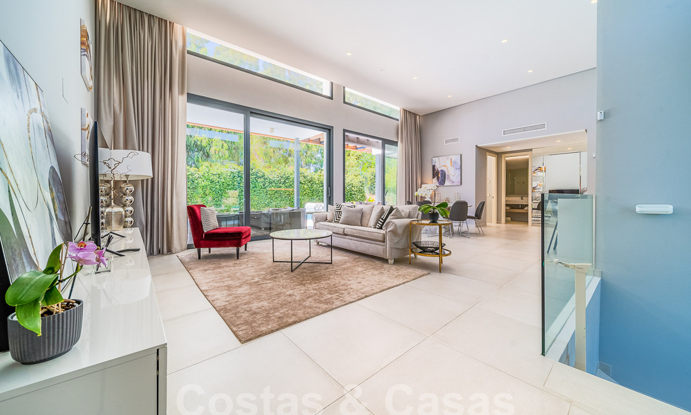 Vrijstaande luxevilla te koop in een afgesloten villacomplex in het hartje van de New Golden Mile tussen Marbella en Estepona 53839