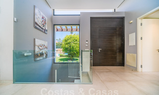 Vrijstaande luxevilla te koop in een afgesloten villacomplex in het hartje van de New Golden Mile tussen Marbella en Estepona 53840 