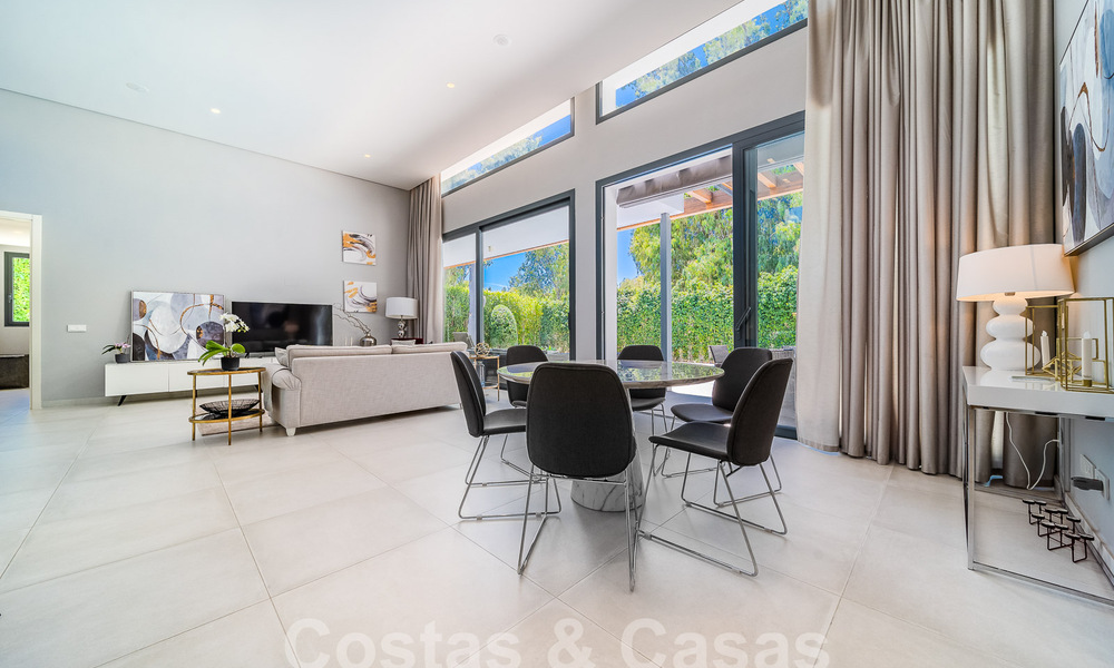 Vrijstaande luxevilla te koop in een afgesloten villacomplex in het hartje van de New Golden Mile tussen Marbella en Estepona 53841