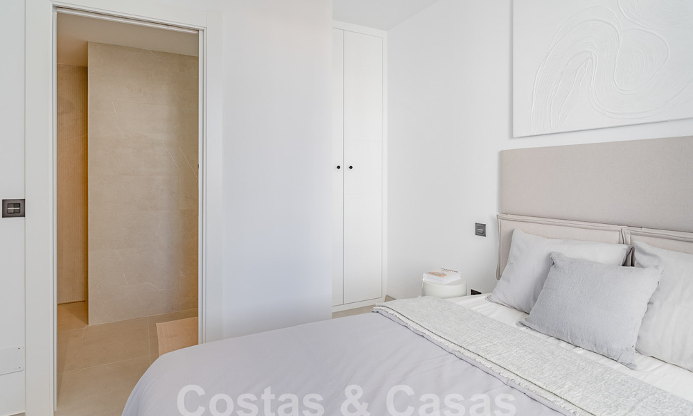 Charmant luxe appartement te koop met panoramisch uitzicht, op wandelafstand van Puerto Banus in Nueva Andalucia, Marbella 54386