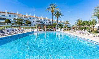Charmant luxe appartement te koop met panoramisch uitzicht, op wandelafstand van Puerto Banus in Nueva Andalucia, Marbella 54393 