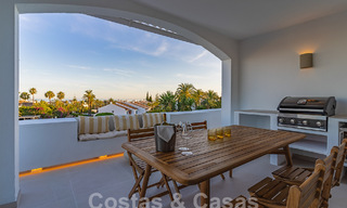 Charmant luxe appartement te koop met panoramisch uitzicht, op wandelafstand van Puerto Banus in Nueva Andalucia, Marbella 54395 