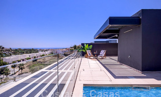Eigentijds duplex penthouse te koop met privézwembad, op de New Golden Mile tussen Marbella en Estepona 53602 