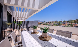Eigentijds duplex penthouse te koop met privézwembad, op de New Golden Mile tussen Marbella en Estepona 53611 