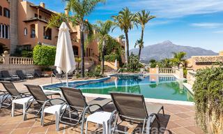 Luxueus duplex penthouse met adembenemend zeezicht te koop in de golfvallei van Nueva Andalucia, Marbella 54642 