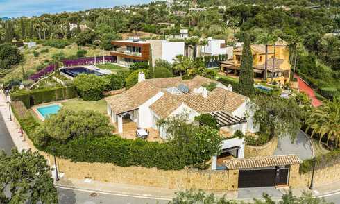 Luxevilla te koop in een Spaanse bouwstijl in de prestigieuze, afgeschermde urbanisatie Cascada de Camojan, Marbella 54855