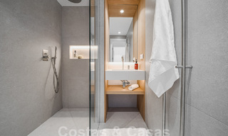 Luxueus appartement te koop met uitnodigend terras, privézwembad en zeezicht te Nueva Andalucia, Marbella 54938 