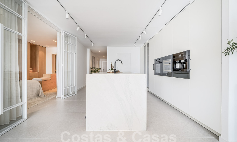 Luxueus appartement te koop met uitnodigend terras, privézwembad en zeezicht te Nueva Andalucia, Marbella 54944