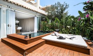 Luxueus appartement te koop met uitnodigend terras, privézwembad en zeezicht te Nueva Andalucia, Marbella 54949 