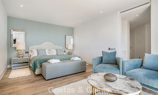 Boutique villa in resortstijl te koop met open zeezicht, genesteld in het weelderig groen van het exclusieve La Zagaleta golfresort, Marbella - Benahavis 54058 
