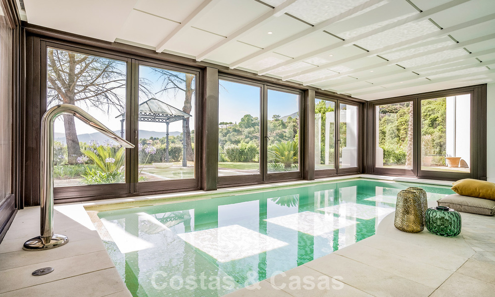 Boutique villa in resortstijl te koop met open zeezicht, genesteld in het weelderig groen van het exclusieve La Zagaleta golfresort, Marbella - Benahavis 54064