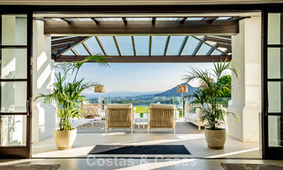 Boutique villa in resortstijl te koop met open zeezicht, genesteld in het weelderig groen van het exclusieve La Zagaleta golfresort, Marbella - Benahavis 54090 