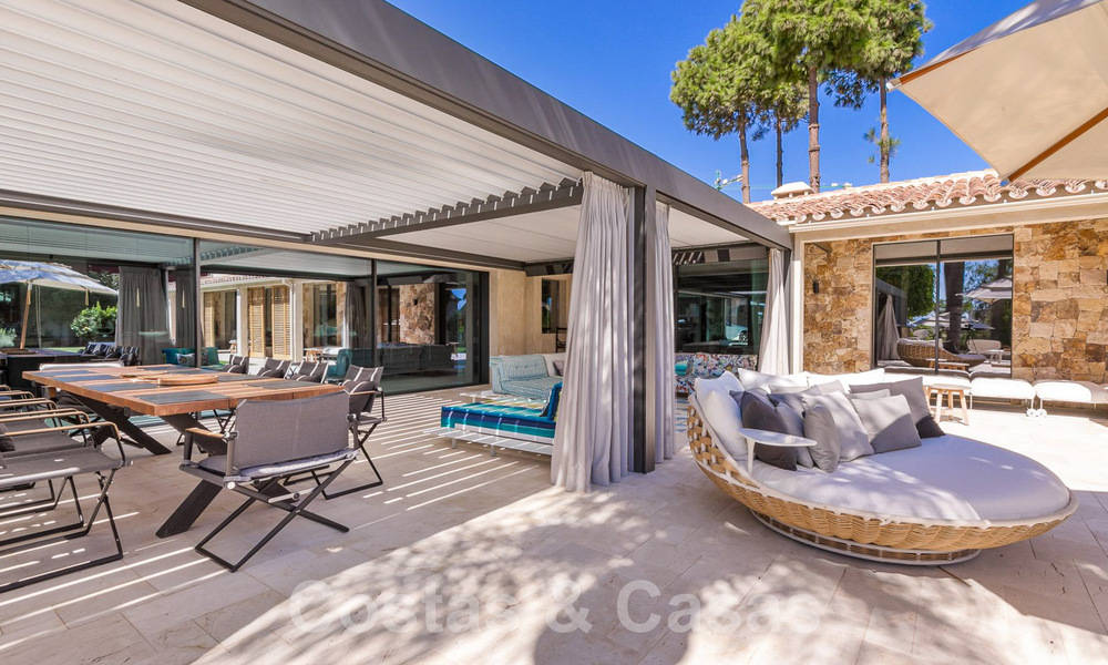 Rustieke luxevilla te koop met een verwarmd privézwembad en eigentijds interieur ten oosten van Marbella centrum 55053