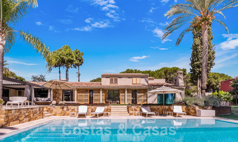 Rustieke luxevilla te koop met een verwarmd privézwembad en eigentijds interieur ten oosten van Marbella centrum 55060