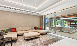 Rustieke luxevilla te koop met een verwarmd privézwembad en eigentijds interieur ten oosten van Marbella centrum 55061 