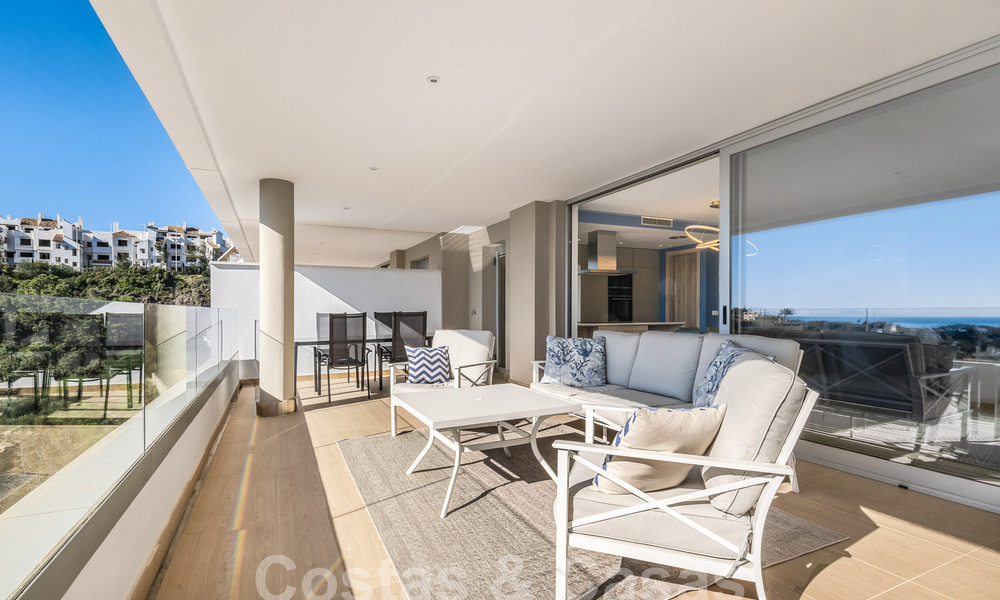 Instapklaar appartement te koop met weids uitzicht op de vallei en de zee in het exclusieve Marbella - Benahavis 55022
