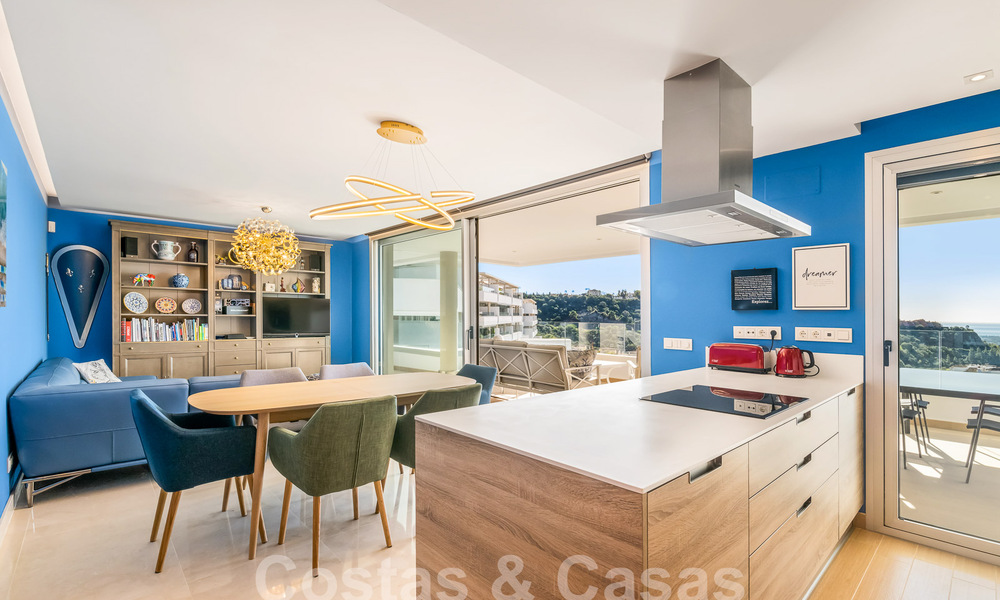 Instapklaar appartement te koop met weids uitzicht op de vallei en de zee in het exclusieve Marbella - Benahavis 55023