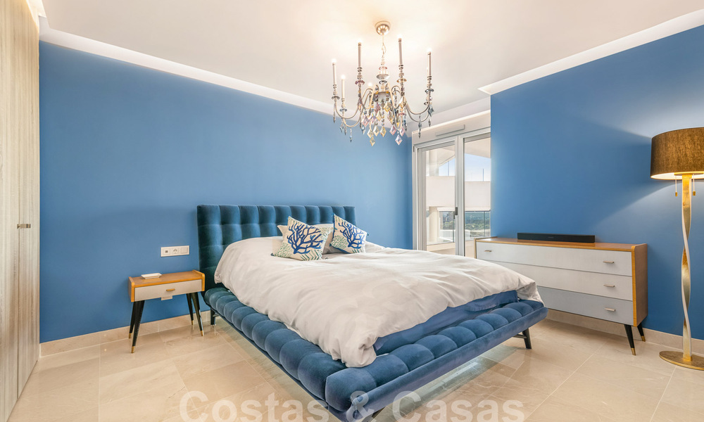 Instapklaar appartement te koop met weids uitzicht op de vallei en de zee in het exclusieve Marbella - Benahavis 55025