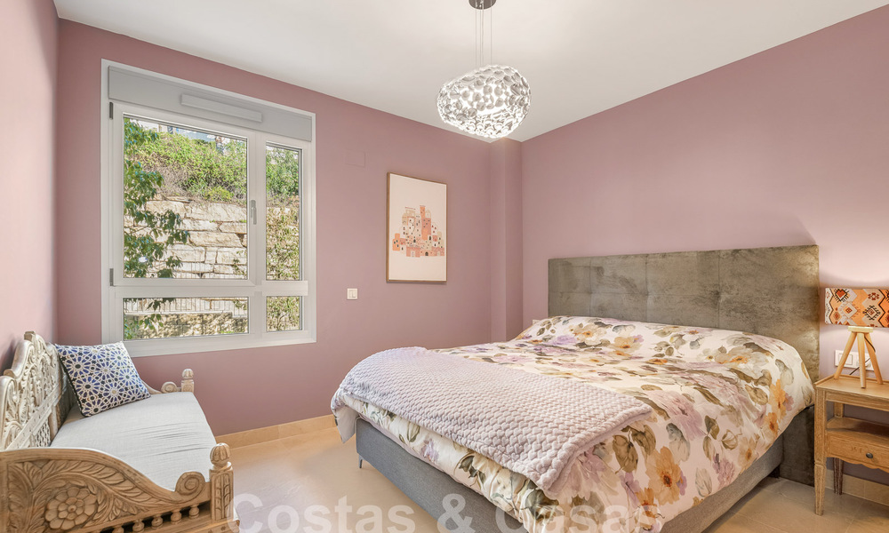 Instapklaar appartement te koop met weids uitzicht op de vallei en de zee in het exclusieve Marbella - Benahavis 55030