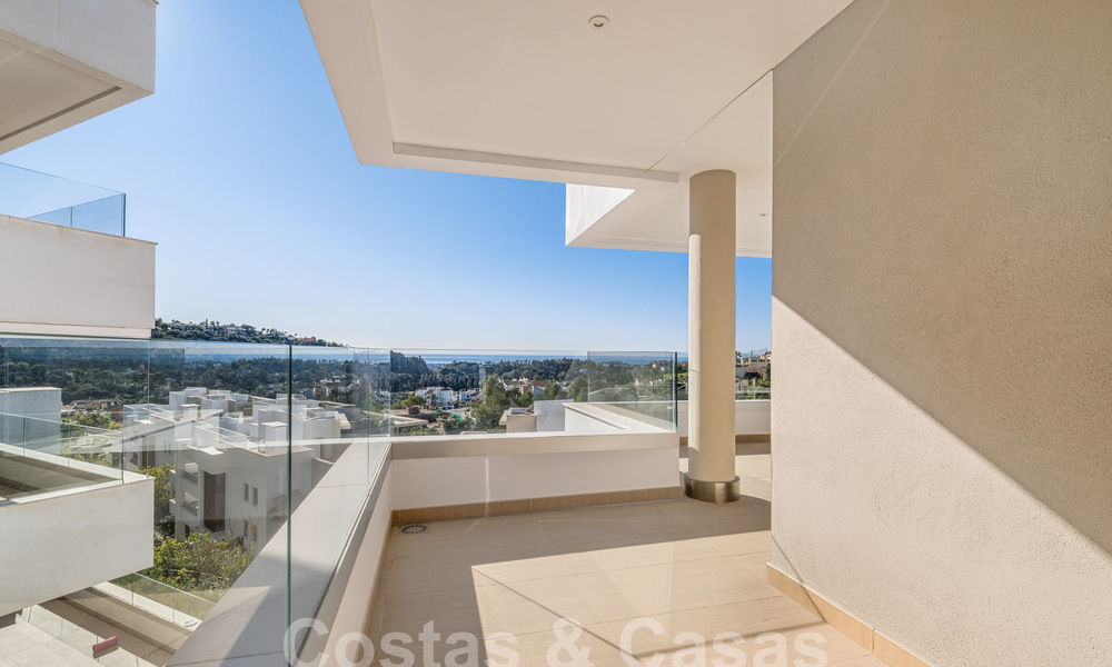 Instapklaar appartement te koop met weids uitzicht op de vallei en de zee in het exclusieve Marbella - Benahavis 55035