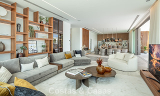 Verbluffende, architecturale luxevilla te koop met open zeezicht in een hoogstaande gated woonwijk in de heuvels van La Quinta in Marbella - Benahavis 54148 