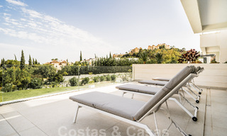Luxueus, modern, begane grond appartement te koop met verwarmd privézwembad en zeezicht in Marbella - Benahavis 55637 