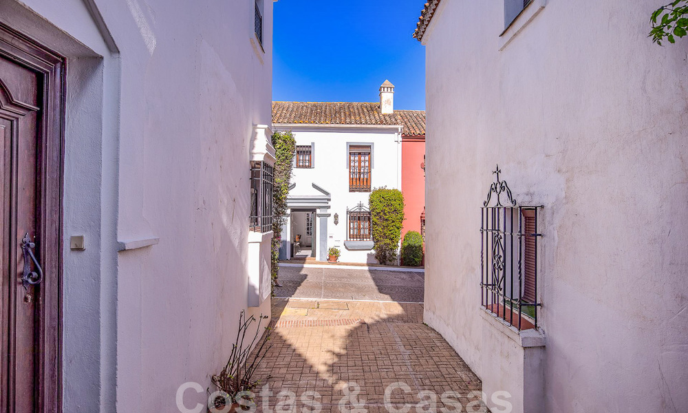 Prachtig, pittoresk huis te koop, ondergedompeld in Andalusische charme op een steenworp van het strand in Guadalmina Baja, Marbella 55386