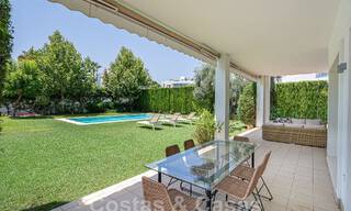 Mediterrane gelijkvloerse luxevilla te koop in een afgeschermde woonwijk op de Golden Mile in Marbella 55743 