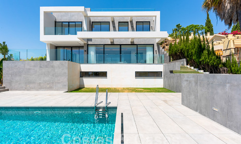 Nieuwe, modernistische designervilla te koop met prachtig zeezicht in vijfsterren golfresort te Marbella - Benahavis 55834