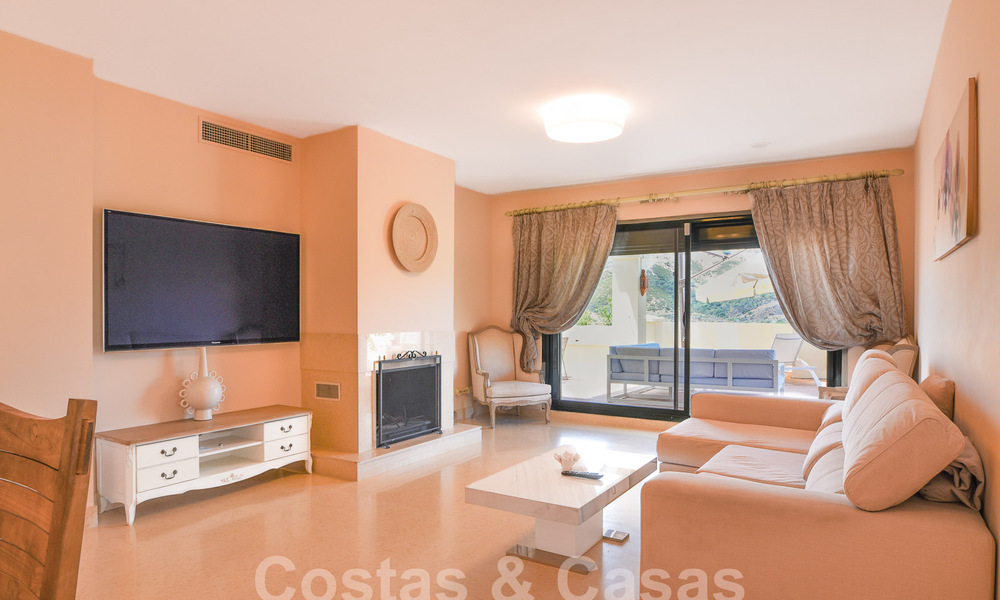 Luxueus duplex penthouse te koop in een gated complex omringd door de golfbaan in Marbella - Benahavis 56013