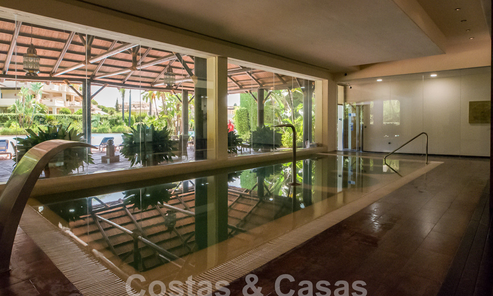 Luxueus duplex penthouse te koop in een gated complex omringd door de golfbaan in Marbella - Benahavis 56021