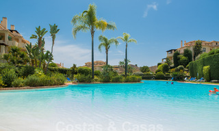 Luxueus duplex penthouse te koop in een gated complex omringd door de golfbaan in Marbella - Benahavis 56026 