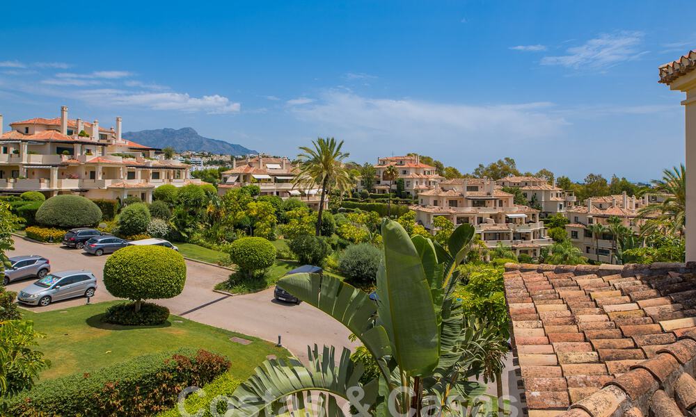 Luxueus duplex penthouse te koop in een gated complex omringd door de golfbaan in Marbella - Benahavis 56035
