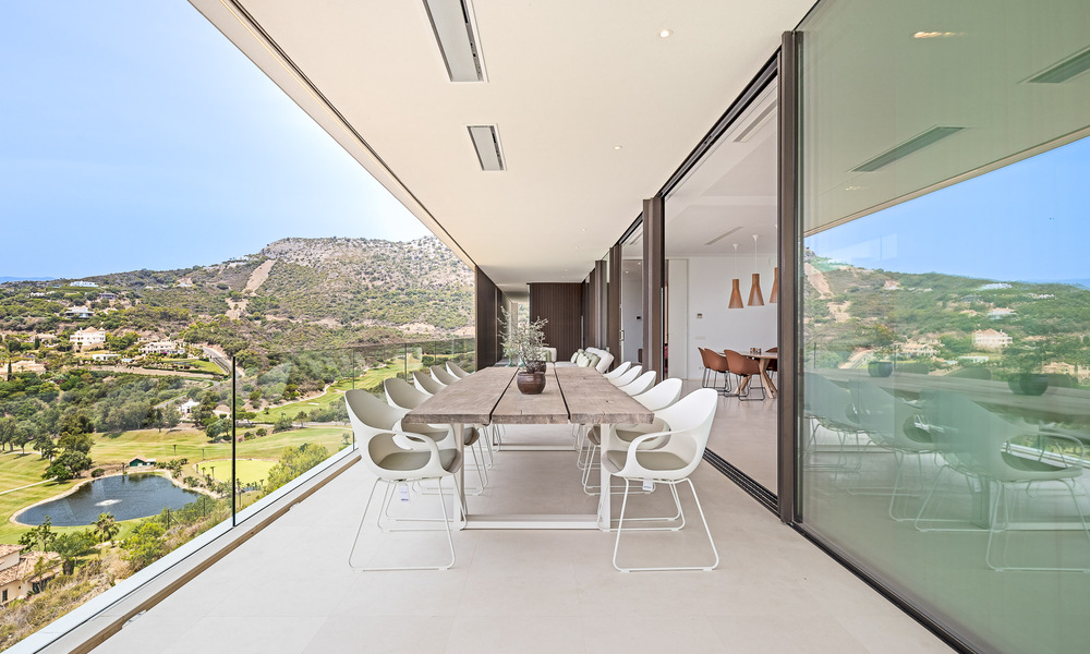 Instapklare, ultramoderne luxevilla te koop op eerstelijnsgolf in het prestigieuze Marbella Club Golf Resort in Benahavis 56135
