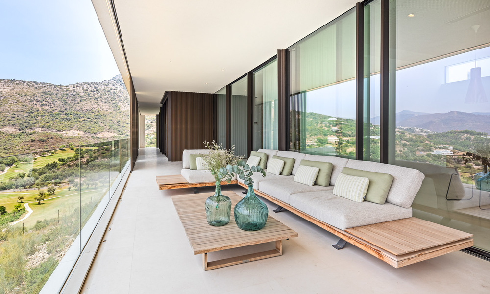 Instapklare, ultramoderne luxevilla te koop op eerstelijnsgolf in het prestigieuze Marbella Club Golf Resort in Benahavis 56136