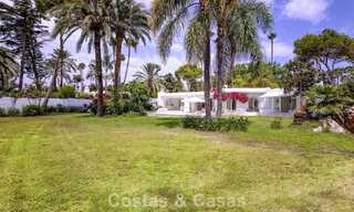 Stijlvolle, gelijkvloerse villa te koop op loopafstand van het strand op de New Golden Mile tussen Marbella en Estepona 56516 