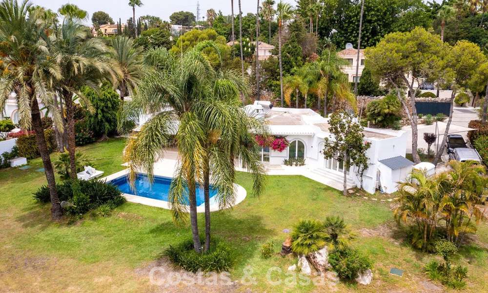 Stijlvolle, gelijkvloerse villa te koop op loopafstand van het strand op de New Golden Mile tussen Marbella en Estepona 56517