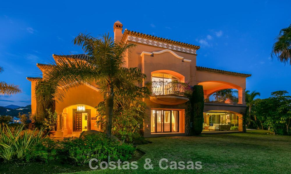 Prestigieuze luxevilla te koop in een klassieke Spaanse stijl met zeezicht in La Quinta in Marbella - Benahavis 56522