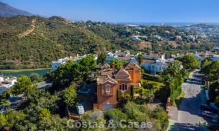 Prestigieuze luxevilla te koop in een klassieke Spaanse stijl met zeezicht in La Quinta in Marbella - Benahavis 56523 