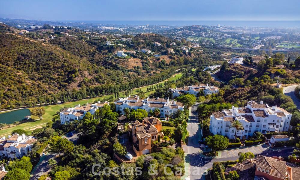 Prestigieuze luxevilla te koop in een klassieke Spaanse stijl met zeezicht in La Quinta in Marbella - Benahavis 56524