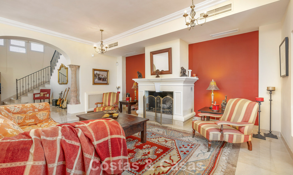 Prestigieuze luxevilla te koop in een klassieke Spaanse stijl met zeezicht in La Quinta in Marbella - Benahavis 56533