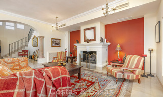 Prestigieuze luxevilla te koop in een klassieke Spaanse stijl met zeezicht in La Quinta in Marbella - Benahavis 56533 