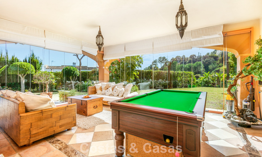 Prestigieuze luxevilla te koop in een klassieke Spaanse stijl met zeezicht in La Quinta in Marbella - Benahavis 56535