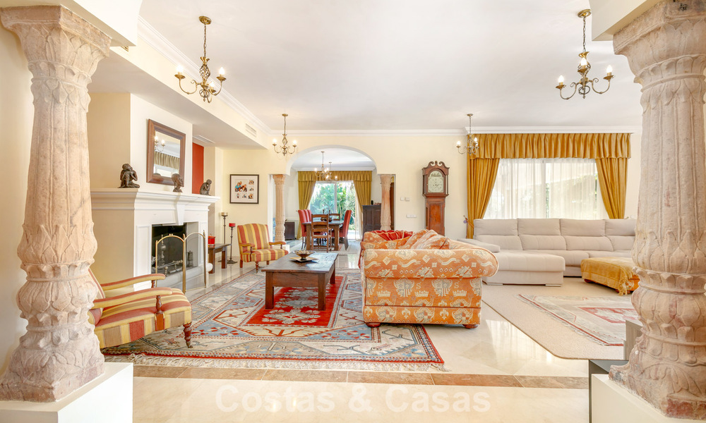 Prestigieuze luxevilla te koop in een klassieke Spaanse stijl met zeezicht in La Quinta in Marbella - Benahavis 56537