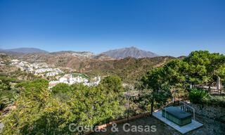 Prestigieuze luxevilla te koop in een klassieke Spaanse stijl met zeezicht in La Quinta in Marbella - Benahavis 56542 