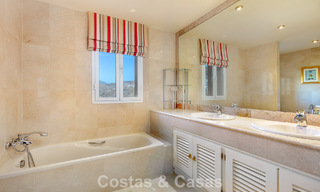 Prestigieuze luxevilla te koop in een klassieke Spaanse stijl met zeezicht in La Quinta in Marbella - Benahavis 56546 