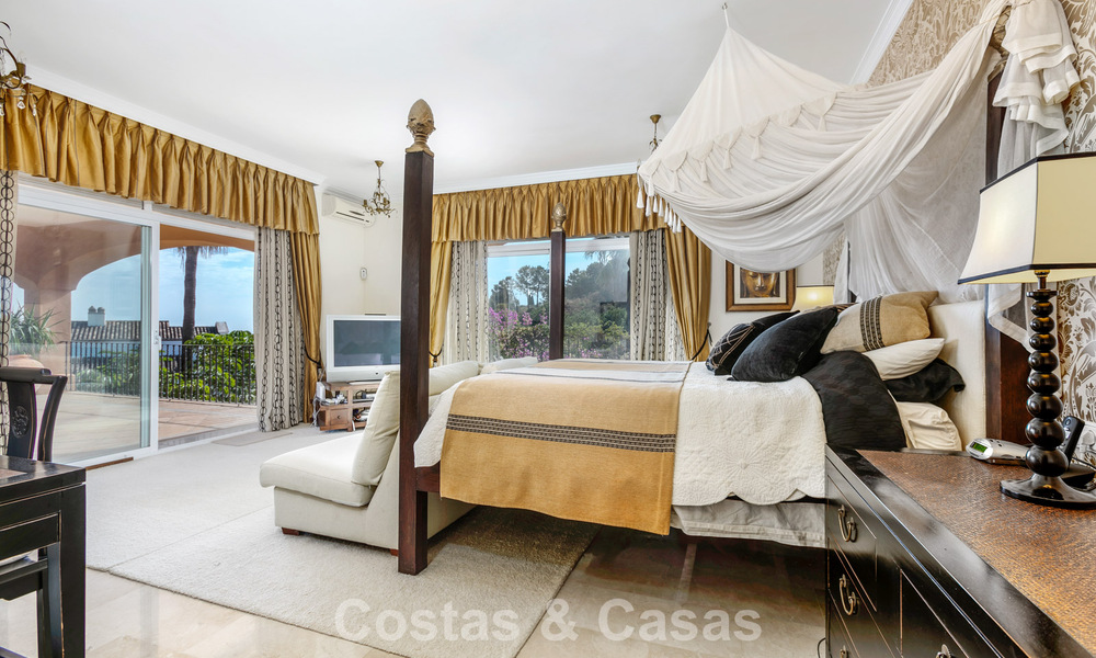 Prestigieuze luxevilla te koop in een klassieke Spaanse stijl met zeezicht in La Quinta in Marbella - Benahavis 56548