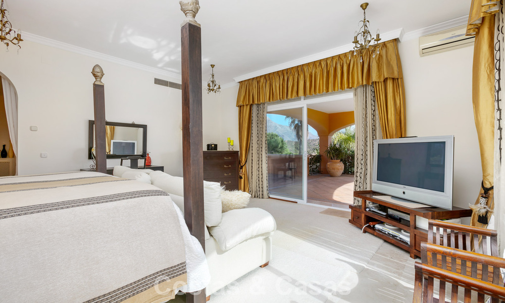 Prestigieuze luxevilla te koop in een klassieke Spaanse stijl met zeezicht in La Quinta in Marbella - Benahavis 56549