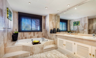 Prestigieuze luxevilla te koop in een klassieke Spaanse stijl met zeezicht in La Quinta in Marbella - Benahavis 56552 